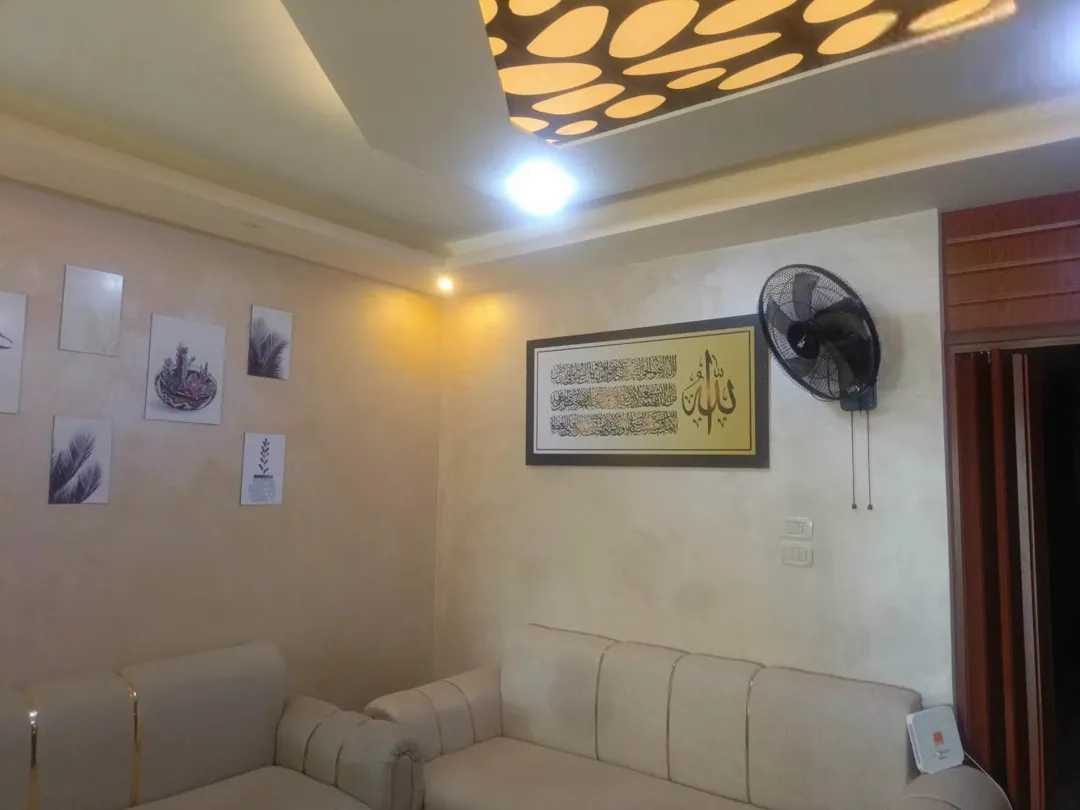 شقة الحي الشرقي خلف مدارس الجيل 150م وع الواقع157 طابق ارضي 3 حمامات 3غرف نوم غرفة ماستر صالون غرفة