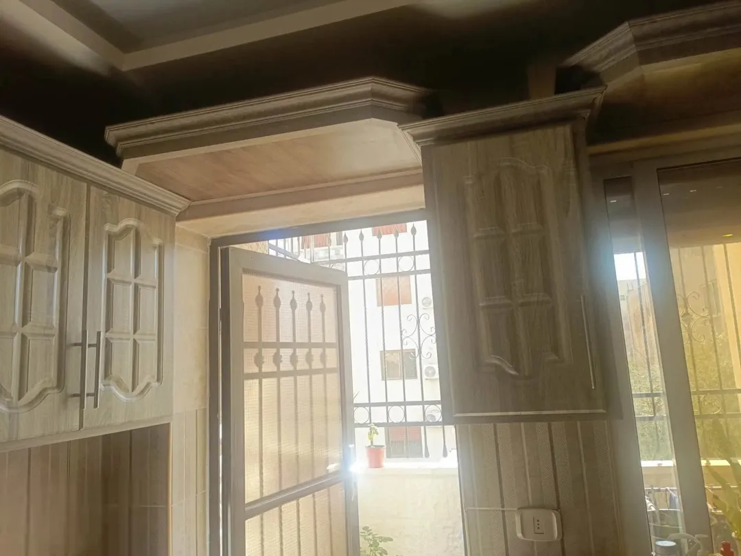 شقة الحي الشرقي خلف مدارس الجيل 150م وع الواقع157 طابق ارضي 3 حمامات 3غرف نوم غرفة ماستر صالون غرفة