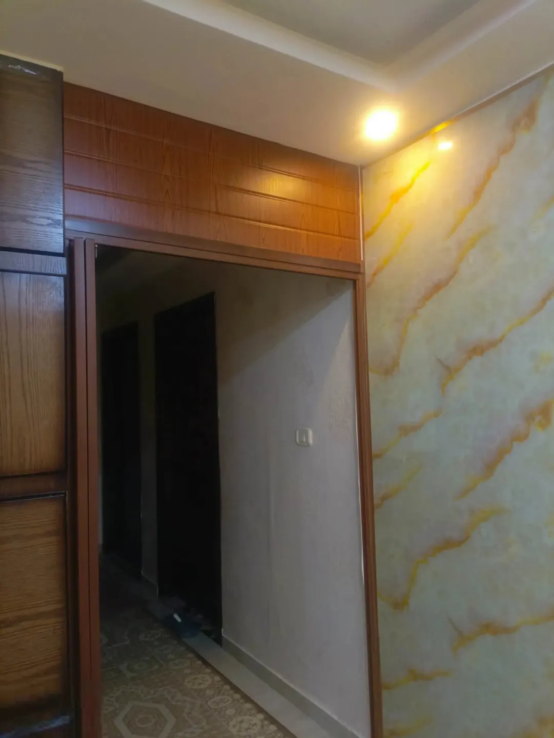 شقة الحي الشرقي خلف مدارس الجيل 150م وع الواقع157 طابق ارضي 3 حمامات 3غرف نوم غرفة ماستر صالون غرفة