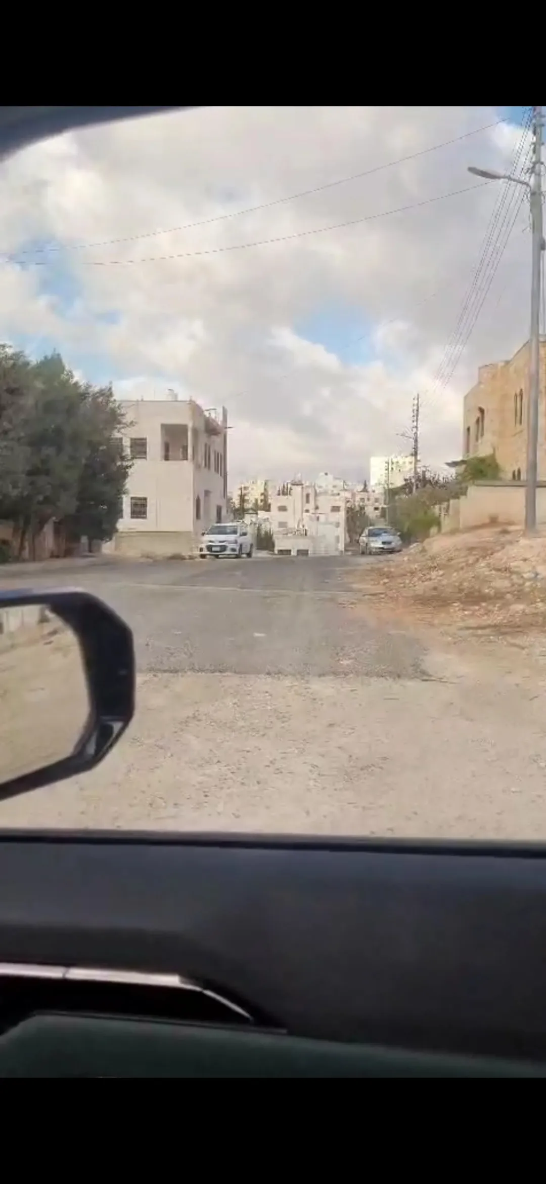 ارض في شفا بدران منطقه فلل حيويه مرتفعه عن الشارع الرئيسي ومستويه مثلثه الشكل