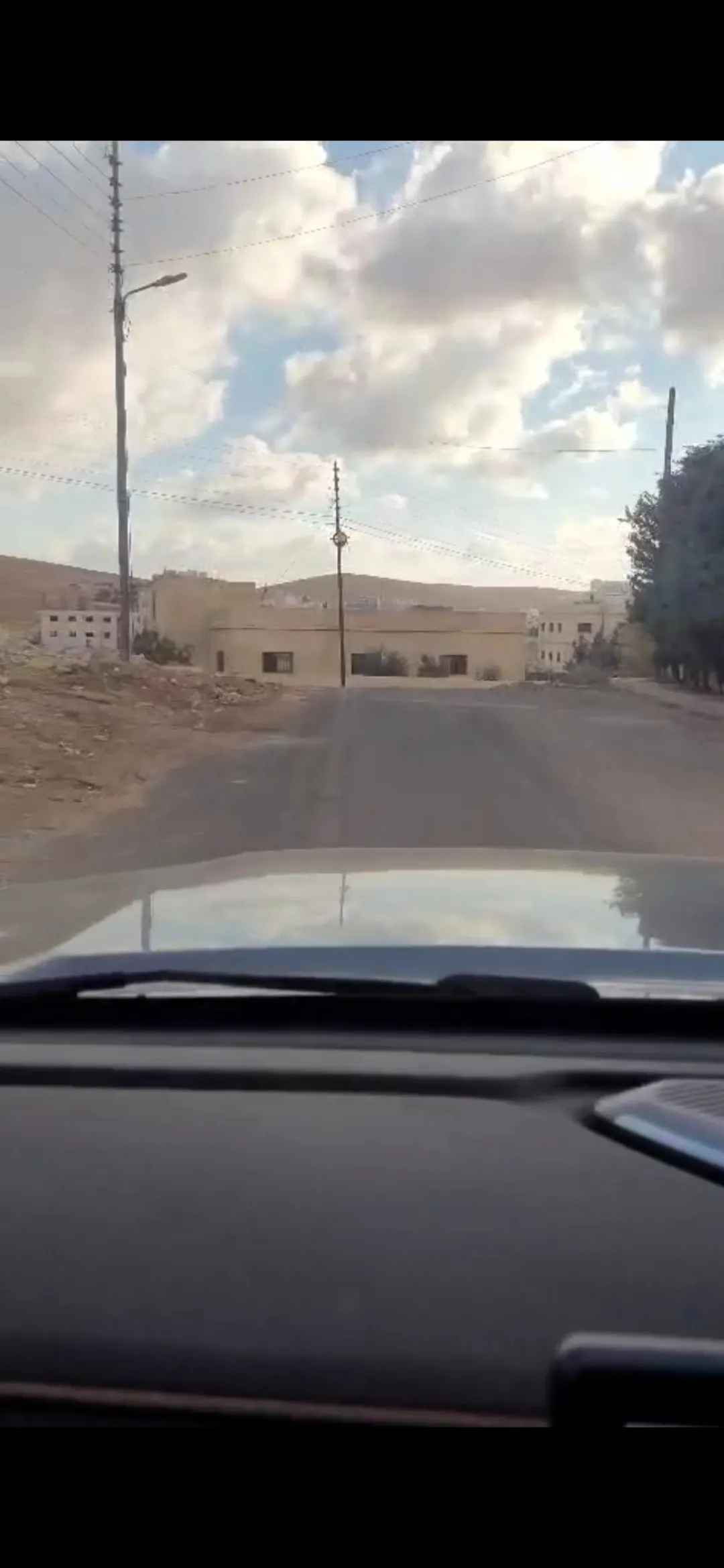 ارض في شفا بدران منطقه فلل حيويه مرتفعه عن الشارع الرئيسي ومستويه مثلثه الشكل