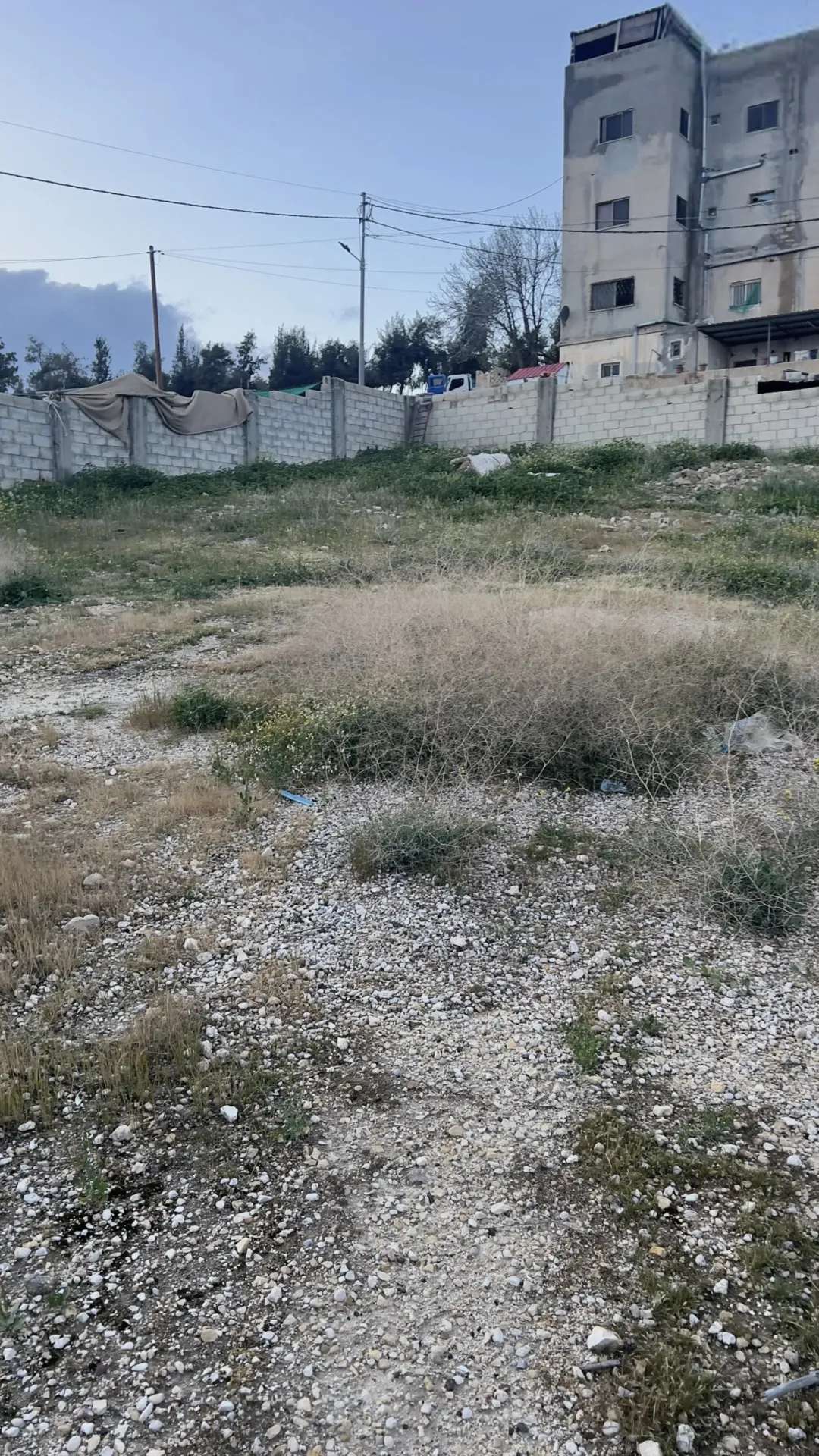 قطعة أرض بمساحة 1250 م2 في العبدلية بجانب مطل العبدليه و مدرسة المشاهير