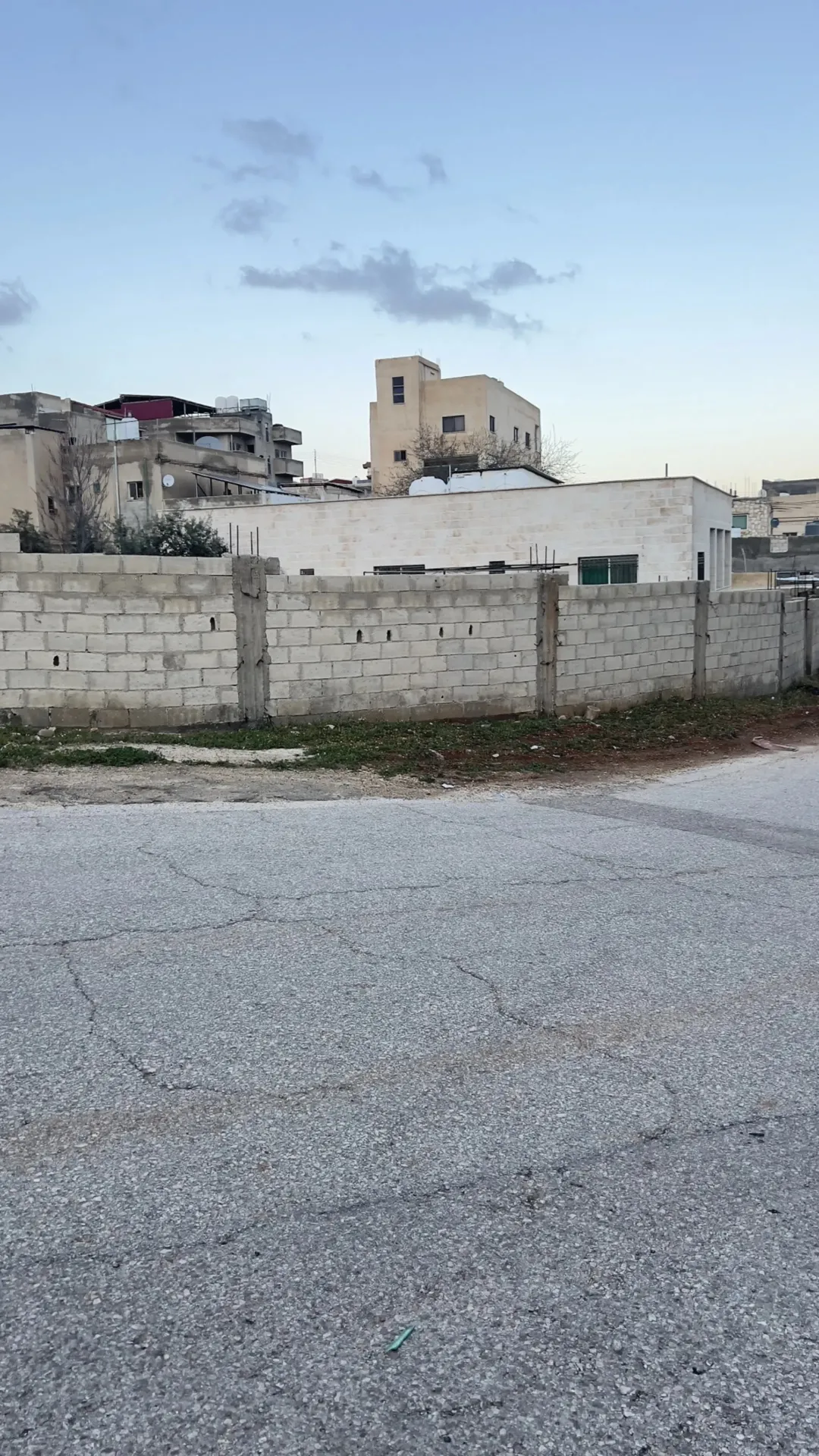 قطعة أرض بمساحة 1250 م2 في العبدلية بجانب مطل العبدليه و مدرسة المشاهير