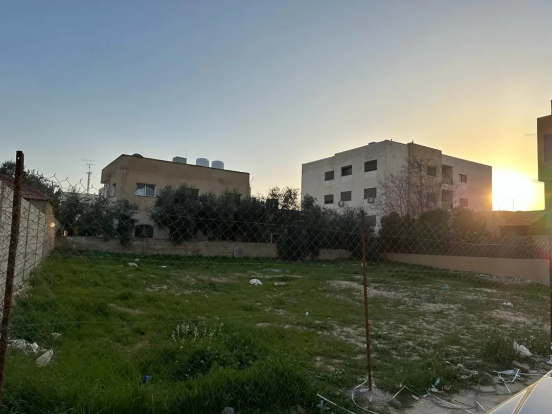 قطعة أرض سكنية مميزة للبيع في حنينا، مادبا