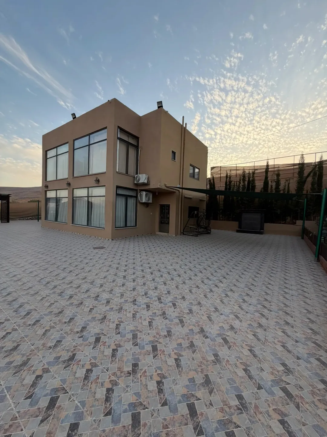 مزرعة حديثة وجديدة للبيع