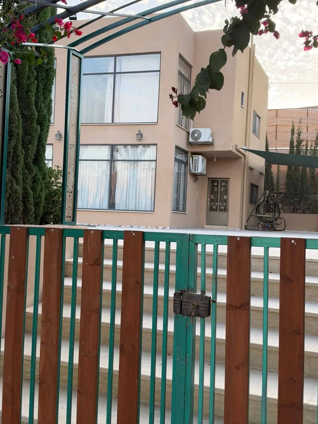 مزرعة حديثة وجديدة للبيع
