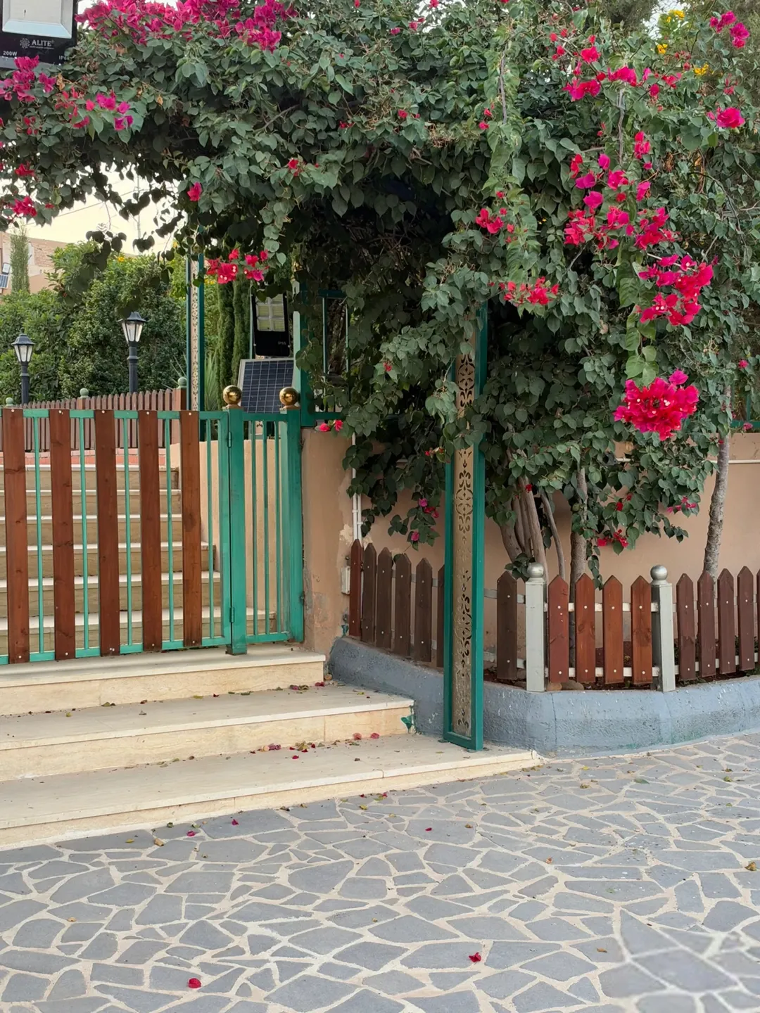 مزرعة حديثة وجديدة للبيع