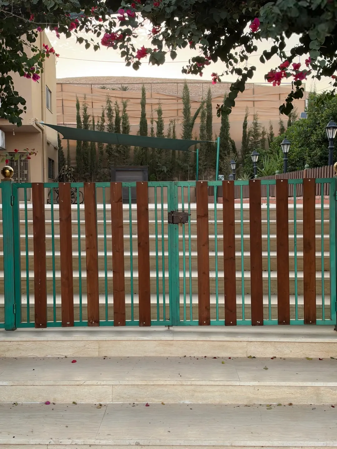 مزرعة حديثة وجديدة للبيع