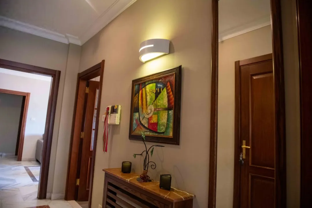شقه تشطيبات مميزه مساحة 180 m2 في السابع قرب كوزمو