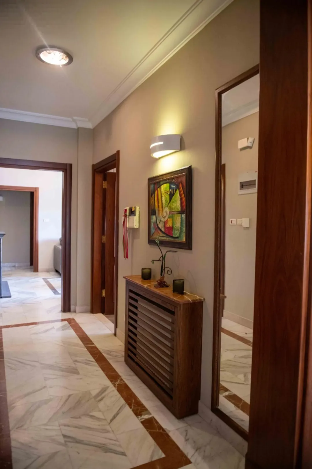 شقه تشطيبات مميزه مساحة 180 m2 في السابع قرب كوزمو