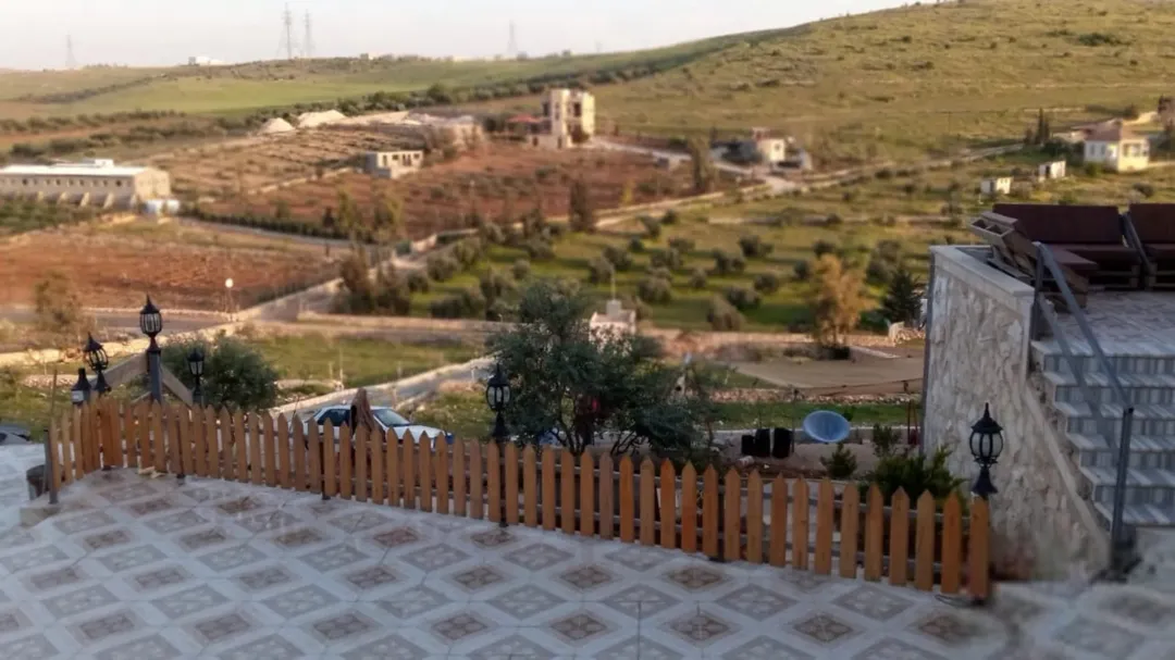 مزرعة وشاليه للبيع استثمار جاهز او البدل على شقة في عمان الغربية، كل التفاصيل موجودة في الإعلان