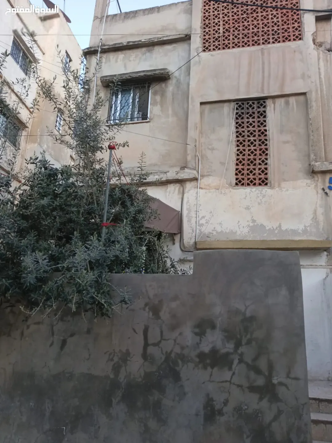 منزل للبيع بسعر شقة/بقالة بجانب مدرسة /جبل النصر