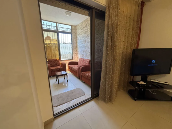 شقة فاخرة 3 غرف نوم مفروشة للإيجار في موقع استثنائي يطل على الجامعة الأردنية – عمان الاردن