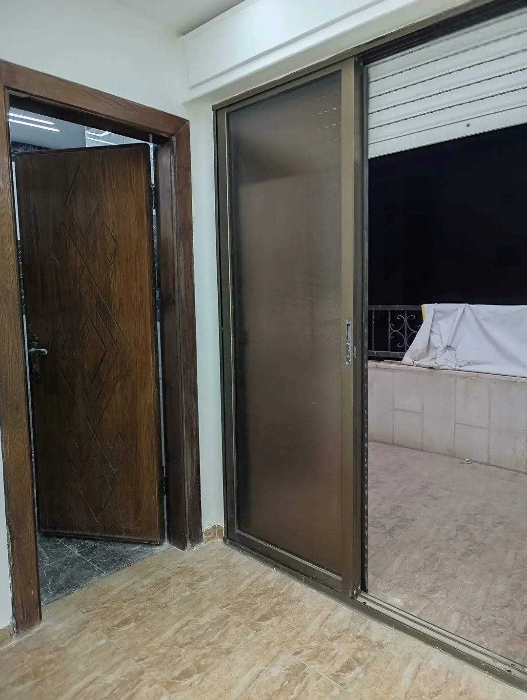 شقة طابقية … طابق أول شبه أرضي للبيع ( كاش ـ أقساط ـ بدل )