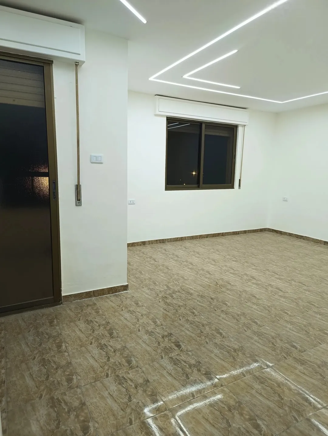 شقة طابقية … طابق أول شبه أرضي للبيع ( كاش ـ أقساط ـ بدل )