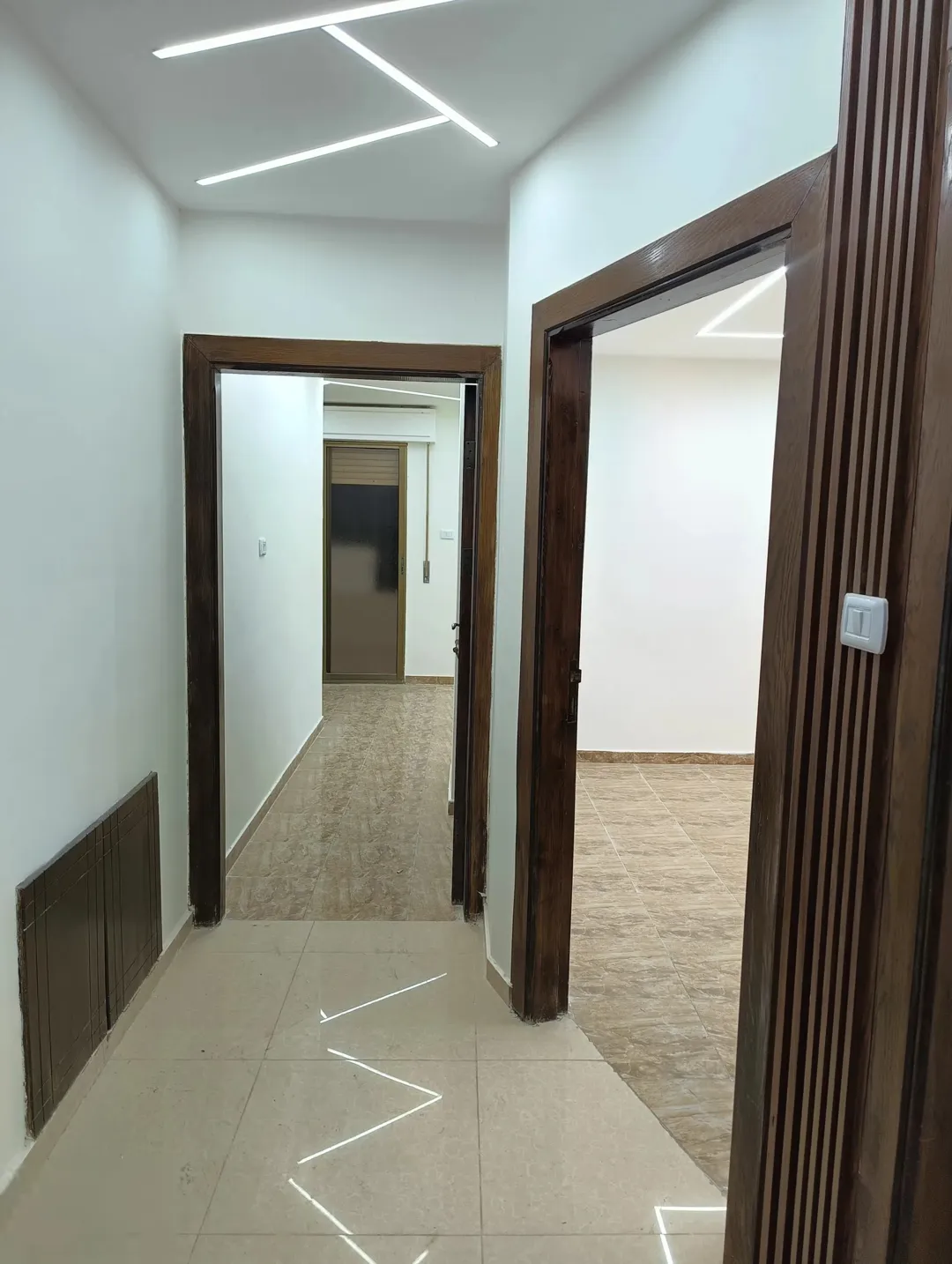 شقة طابقية … طابق أول شبه أرضي للبيع ( كاش ـ أقساط ـ بدل )