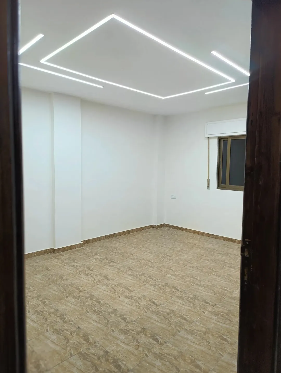 شقة طابقية … طابق أول شبه أرضي للبيع ( كاش ـ أقساط ـ بدل )