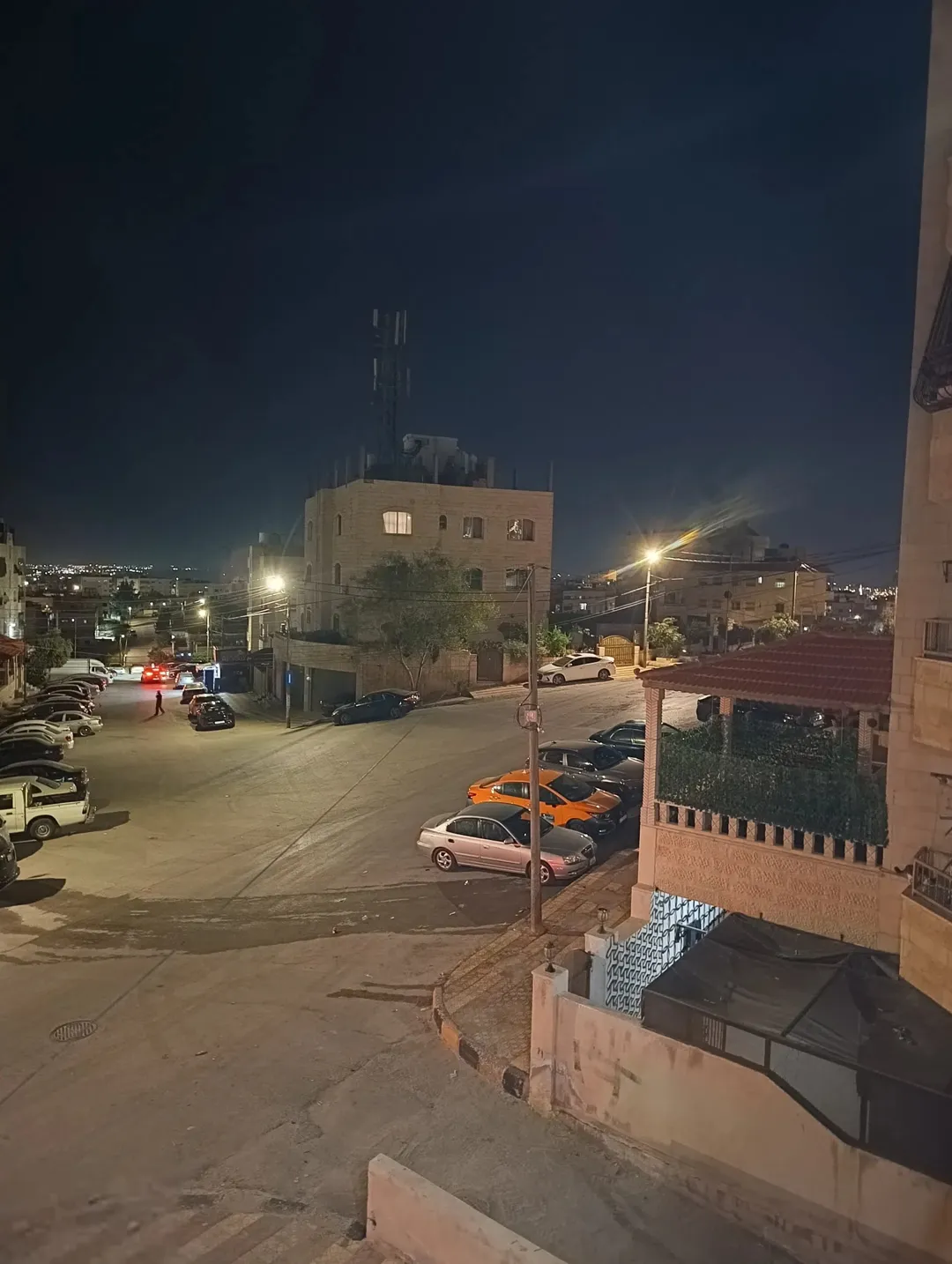 شقة طابقية … طابق أول شبه أرضي للبيع ( كاش ـ أقساط ـ بدل )