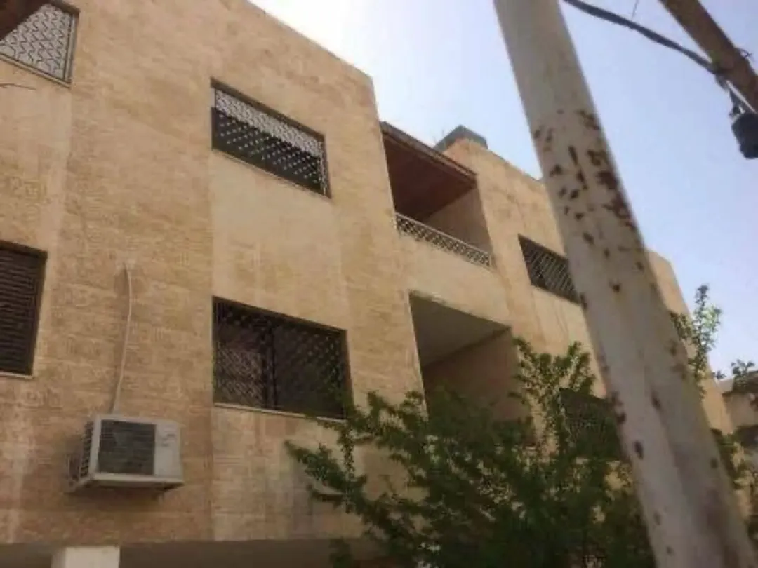 عمارة للبيع في المقابلين