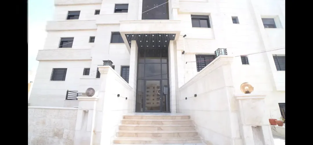 شقة جديدة للبيع في اربد أبراج الشيخ بالقرب من جامعة اليرموك