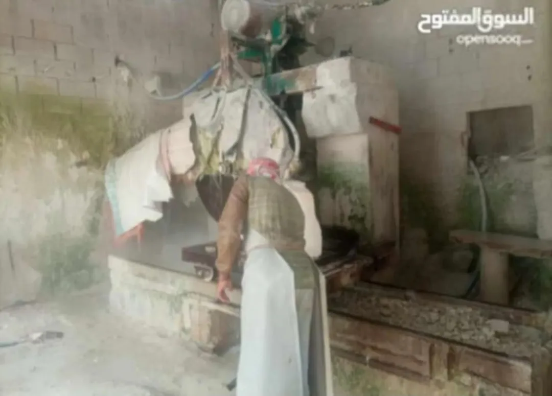 أرض صناعية مجهزة بمنشار حجر للإيجار في إربد – منطقة فوعرة