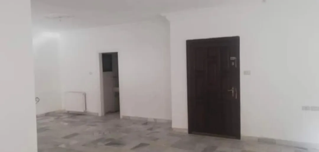 شقة تسوية مرتفع مشمسة في الجاردنز للبييييع