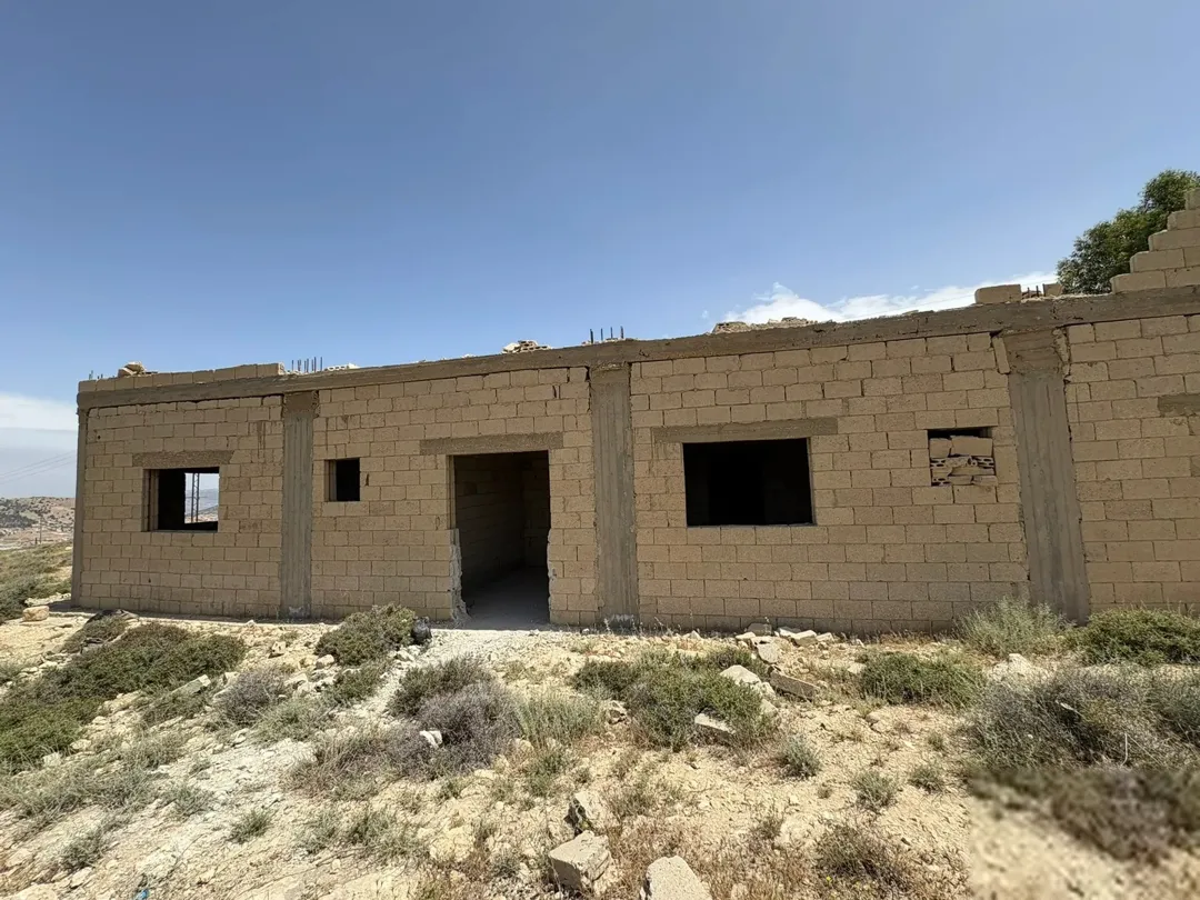 فيلا مميزة باطلالة خلابة للبيع مباشرة