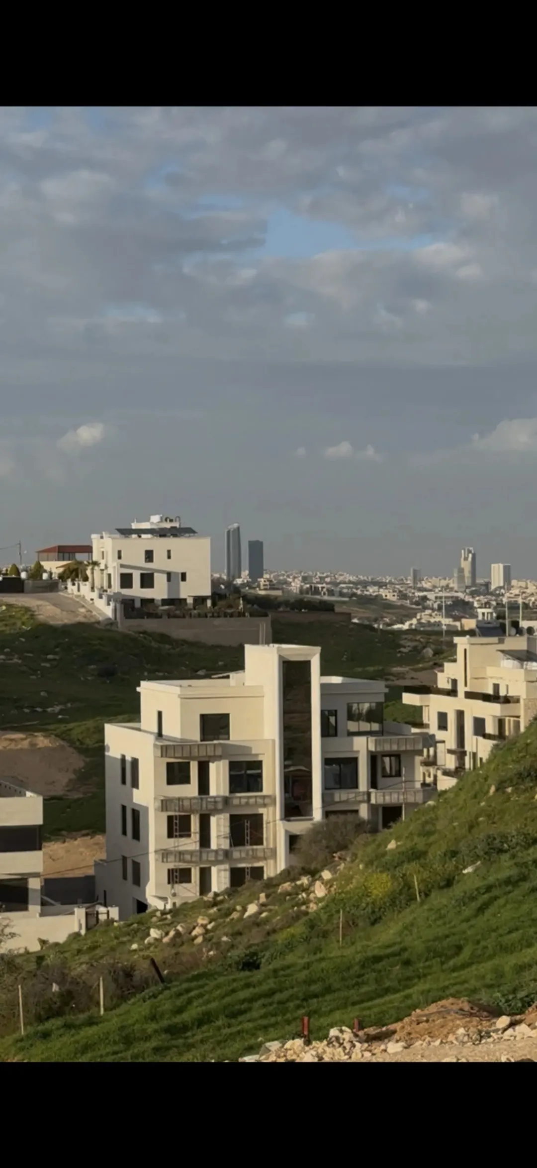 أرض سكن خاص للبيع 435م أعلى نقطة برجم عميش إطلالة بانورامية مميزة