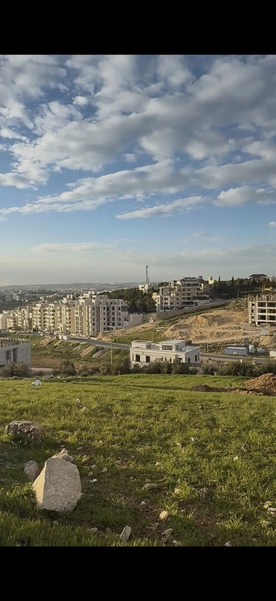 أرض سكن خاص للبيع 435م أعلى نقطة برجم عميش إطلالة بانورامية مميزة