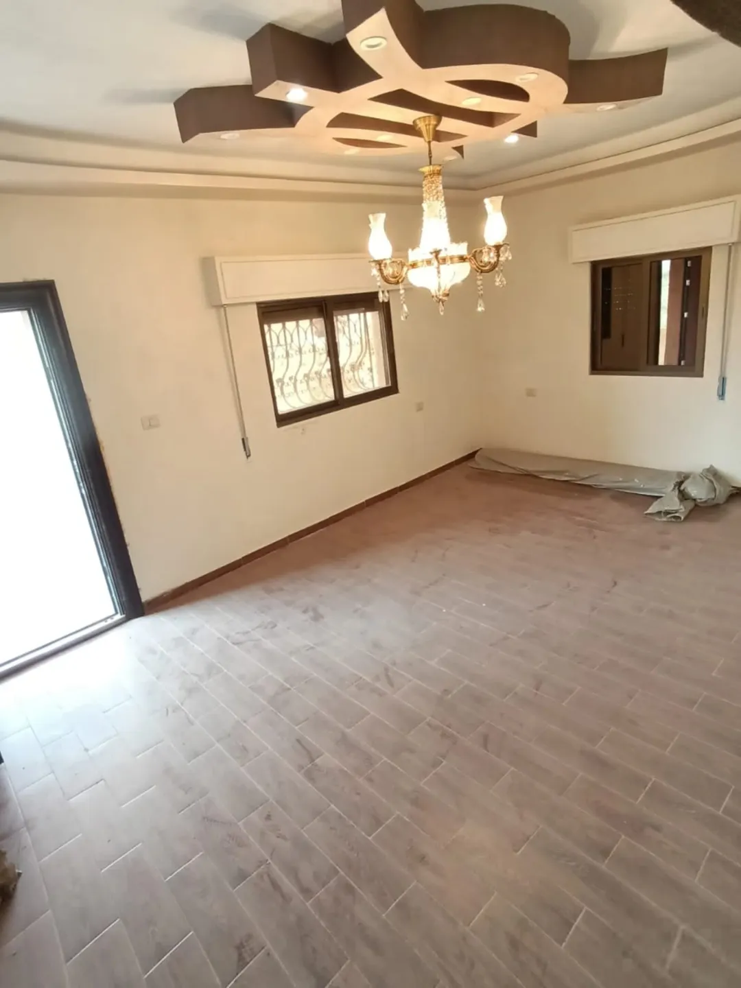 عمارة ثلاث طوابق في طبربور