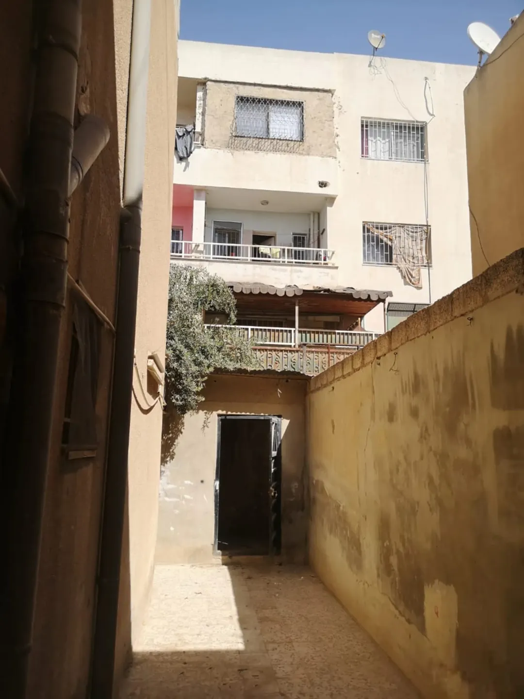 شقة للبيع إسكان ماركا الجديد مقابل التطوير الحضري عند مركز تدريب المهني السعر قابل للتفاوض