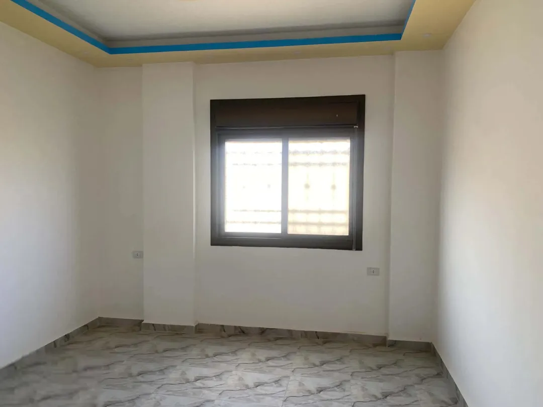 بيت مستقل للبيع شبه فيلا في ارقي مناطق الزرقاء الجديدة (البتراوي) خلف شارع الكرامة (الوينك)مقابل wow