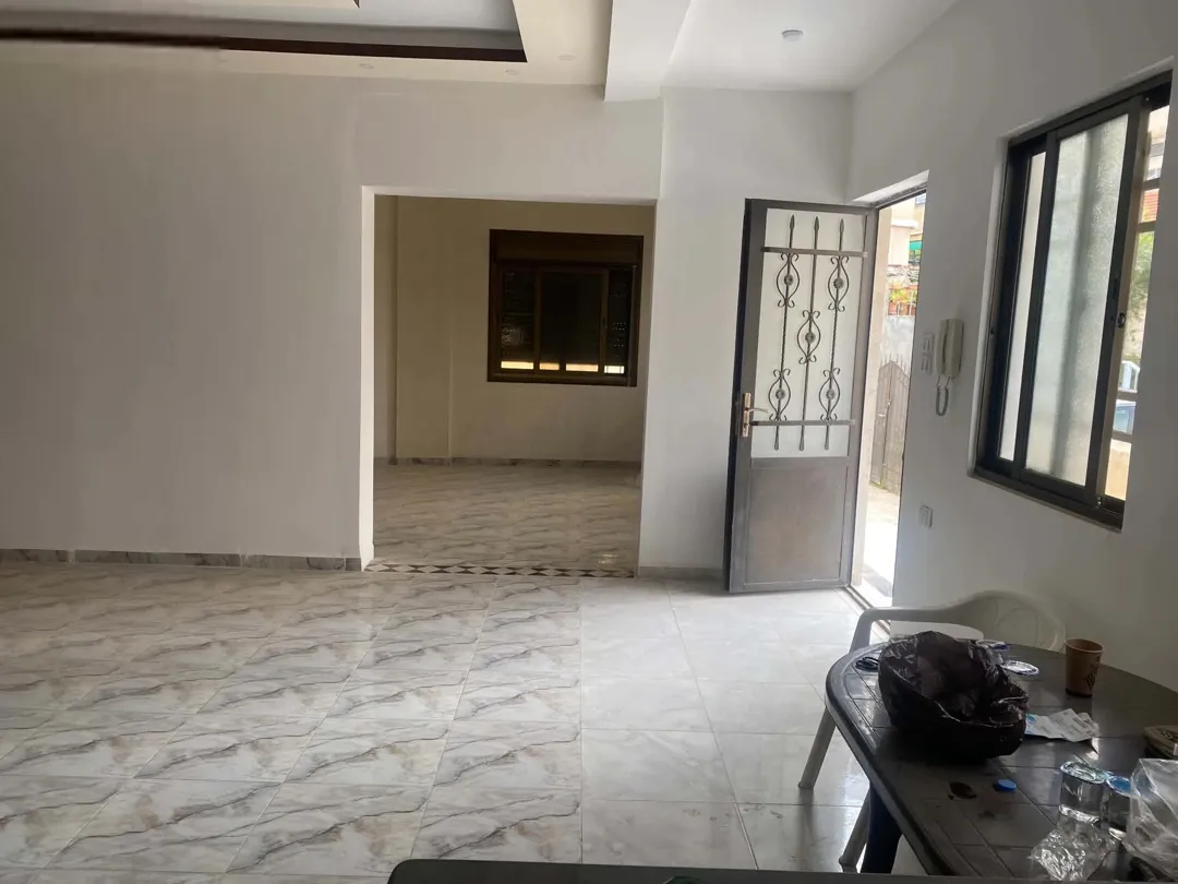 بيت مستقل للبيع شبه فيلا في ارقي مناطق الزرقاء الجديدة (البتراوي) خلف شارع الكرامة (الوينك)مقابل wow