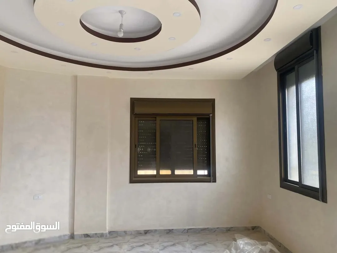 بيت مستقل للبيع شبه فيلا في ارقي مناطق الزرقاء الجديدة (البتراوي) خلف شارع الكرامة (الوينك)مقابل wow
