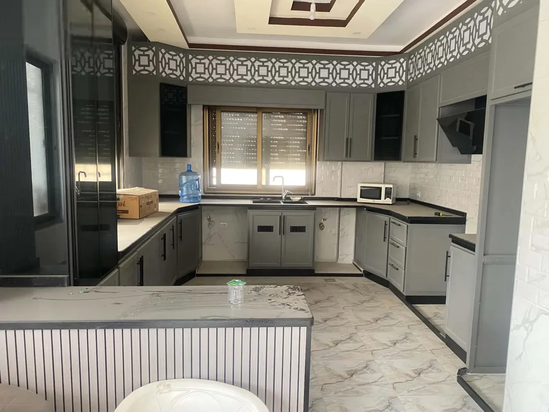 بيت مستقل للبيع شبه فيلا في ارقي مناطق الزرقاء الجديدة (البتراوي) خلف شارع الكرامة (الوينك)مقابل wow