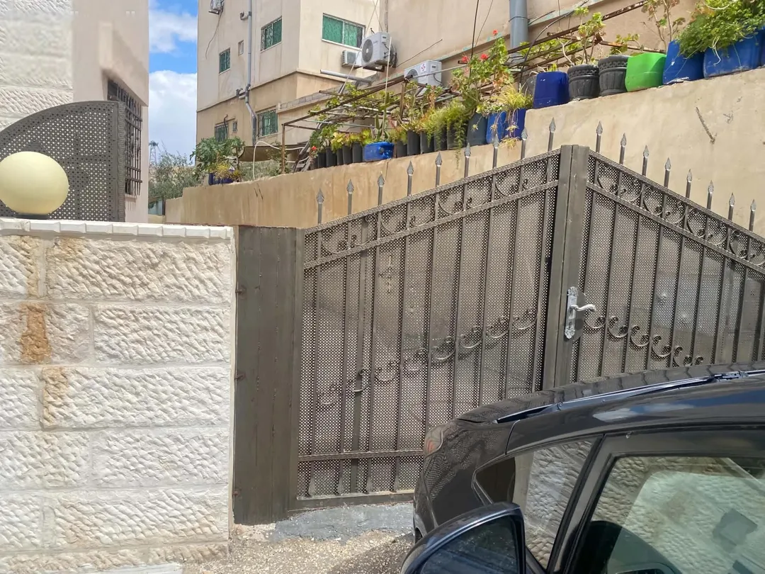 بيت مستقل للبيع شبه فيلا في ارقي مناطق الزرقاء الجديدة (البتراوي) خلف شارع الكرامة (الوينك)مقابل wow