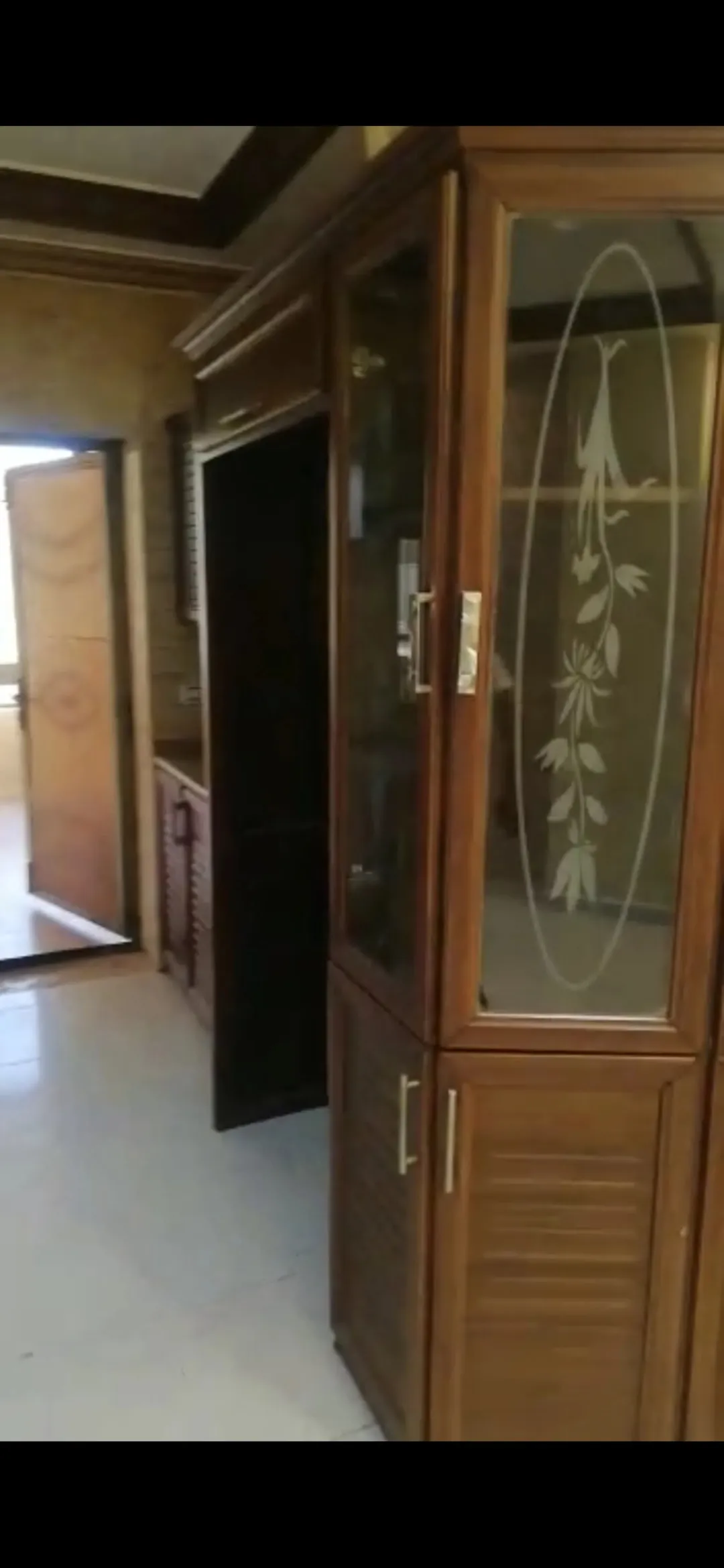 شقه ارضيه عالشارع مباشره للبيع في ام زويتينه الجبيهه