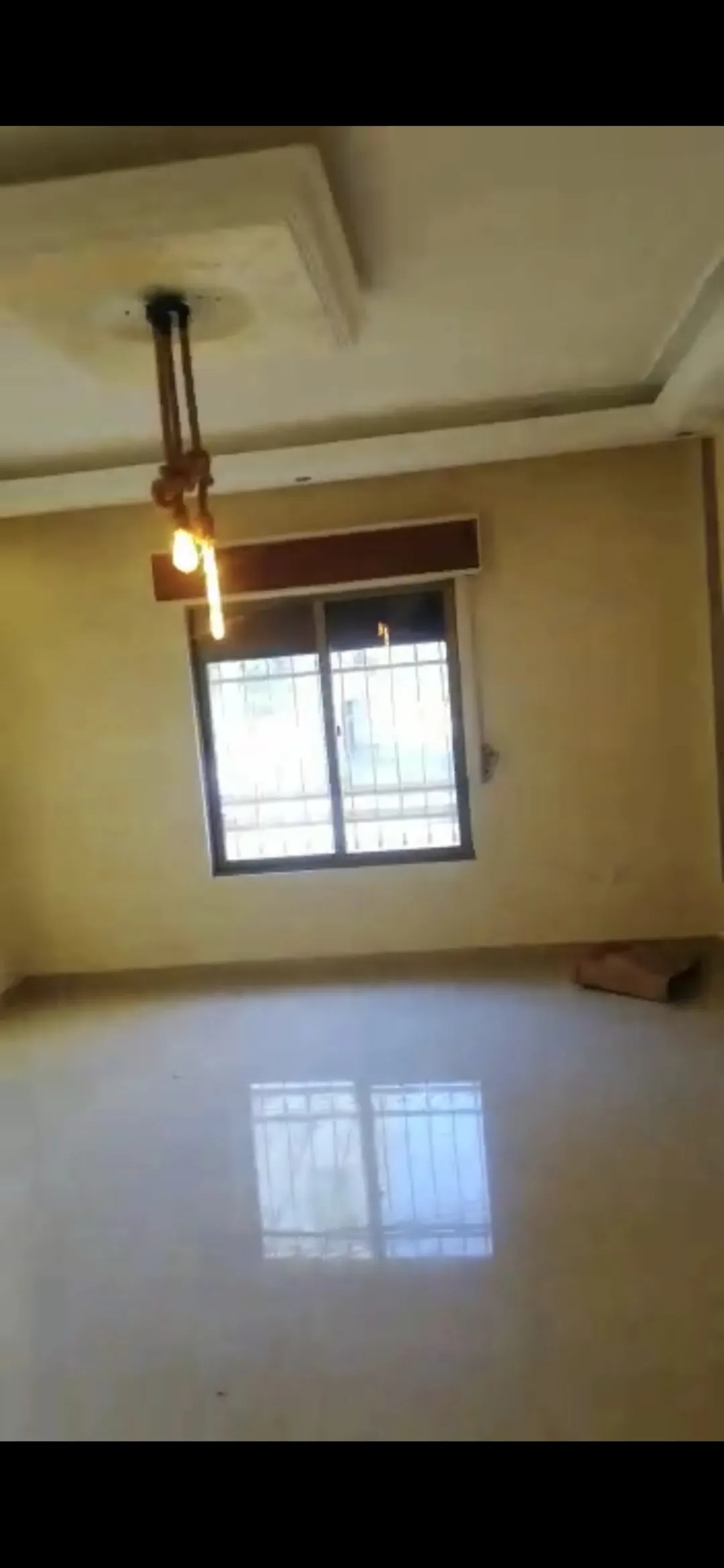 شقه ارضيه عالشارع مباشره للبيع في ام زويتينه الجبيهه