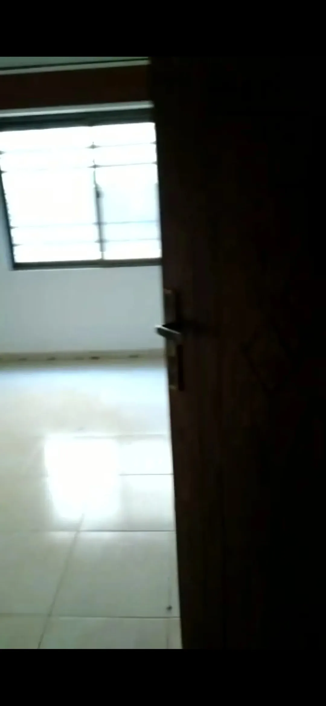 شقه ارضيه عالشارع مباشره للبيع في ام زويتينه الجبيهه