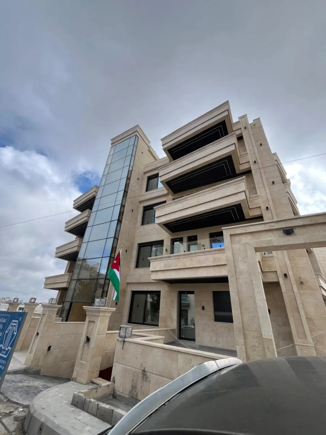 شقة ارضيه مع مسبح خاص في ضاحية النخيل بتشطيبات فندقية