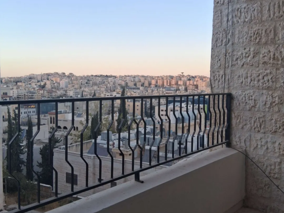 بيت واسع ومُفروش للايجار في الرابية – عمان الاردن | ID 626441