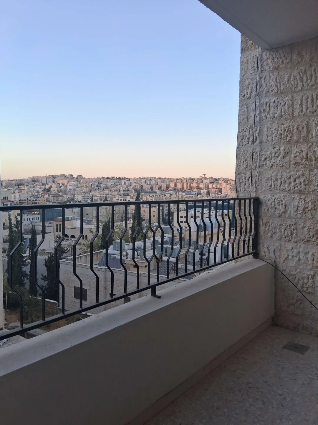 بيت واسع ومُفروش للايجار في الرابية – عمان الاردن | ID 626441