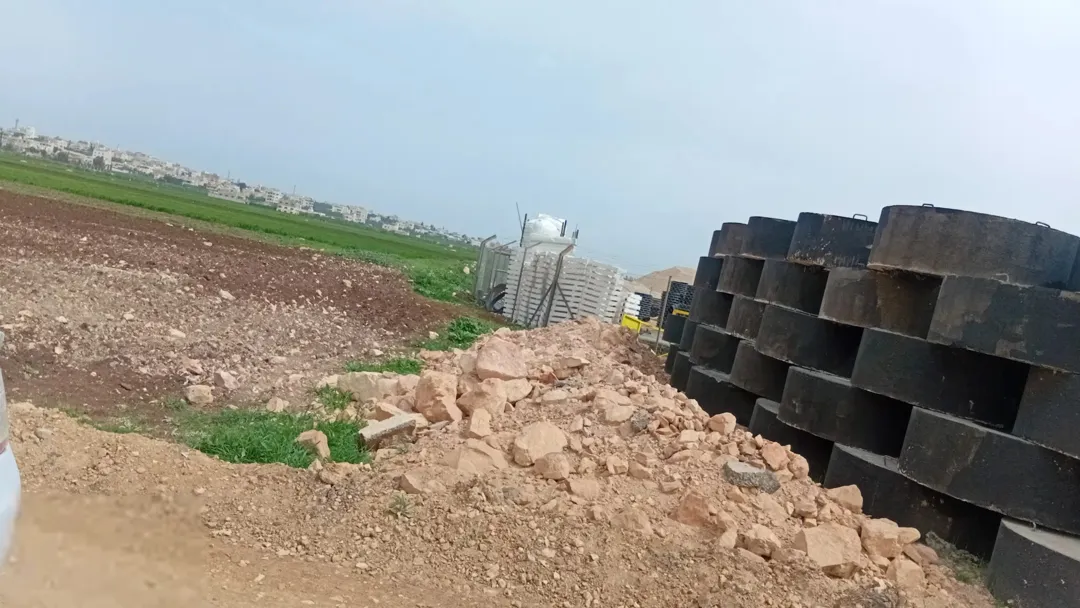 ارض للبيع اربد حكما شارع عمان حوض المنظار