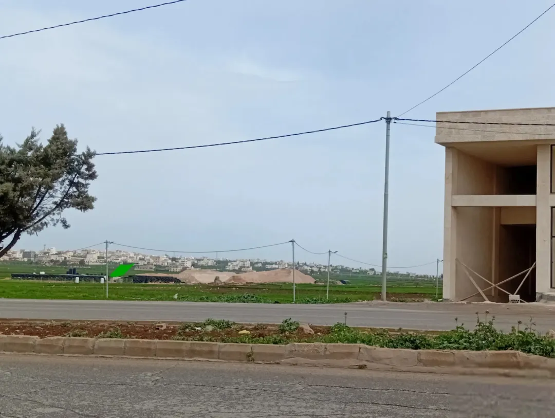ارض للبيع اربد حكما شارع عمان حوض المنظار
