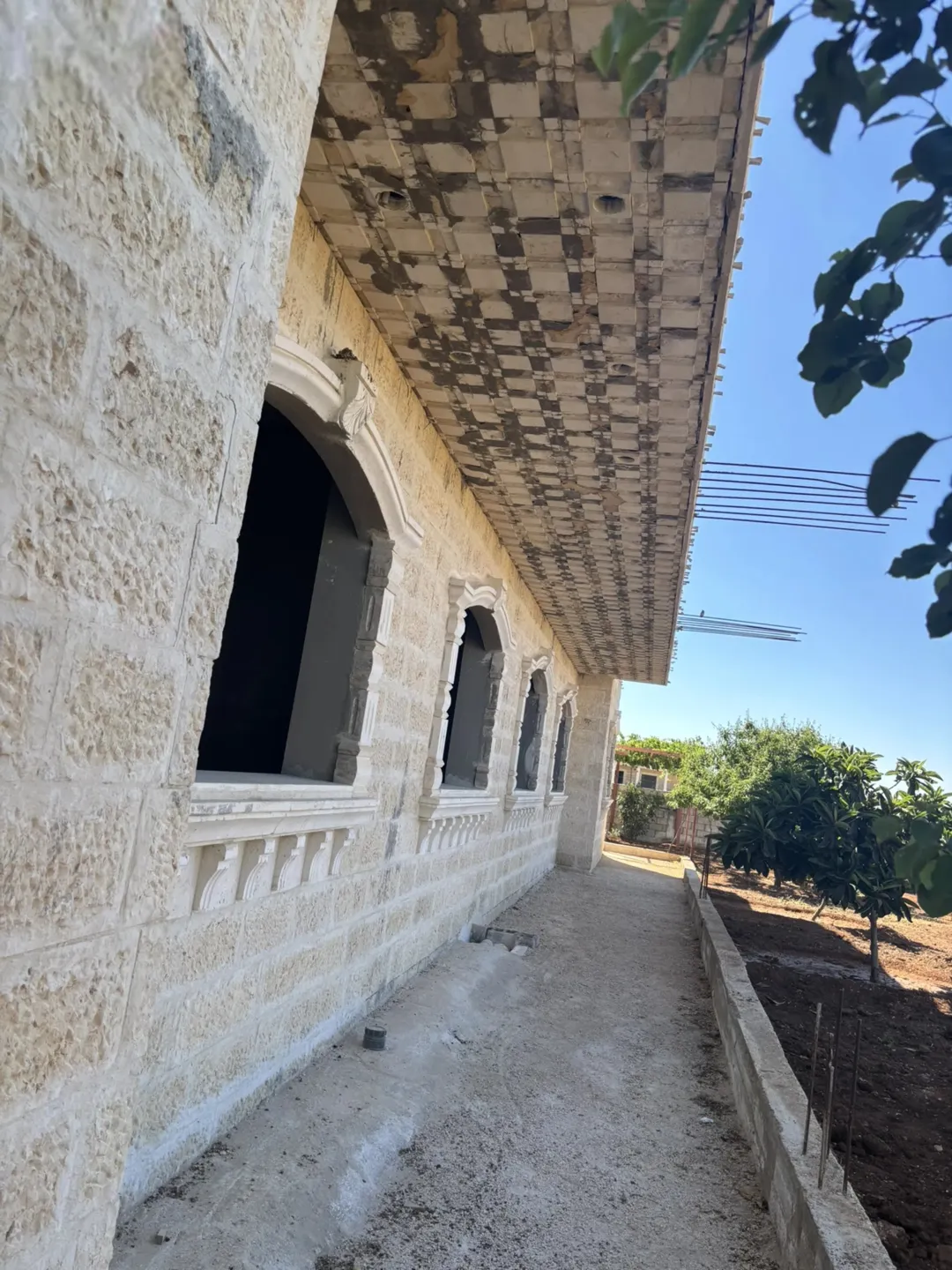 فيلا فاخرة للبيع في النعيمة – إربد