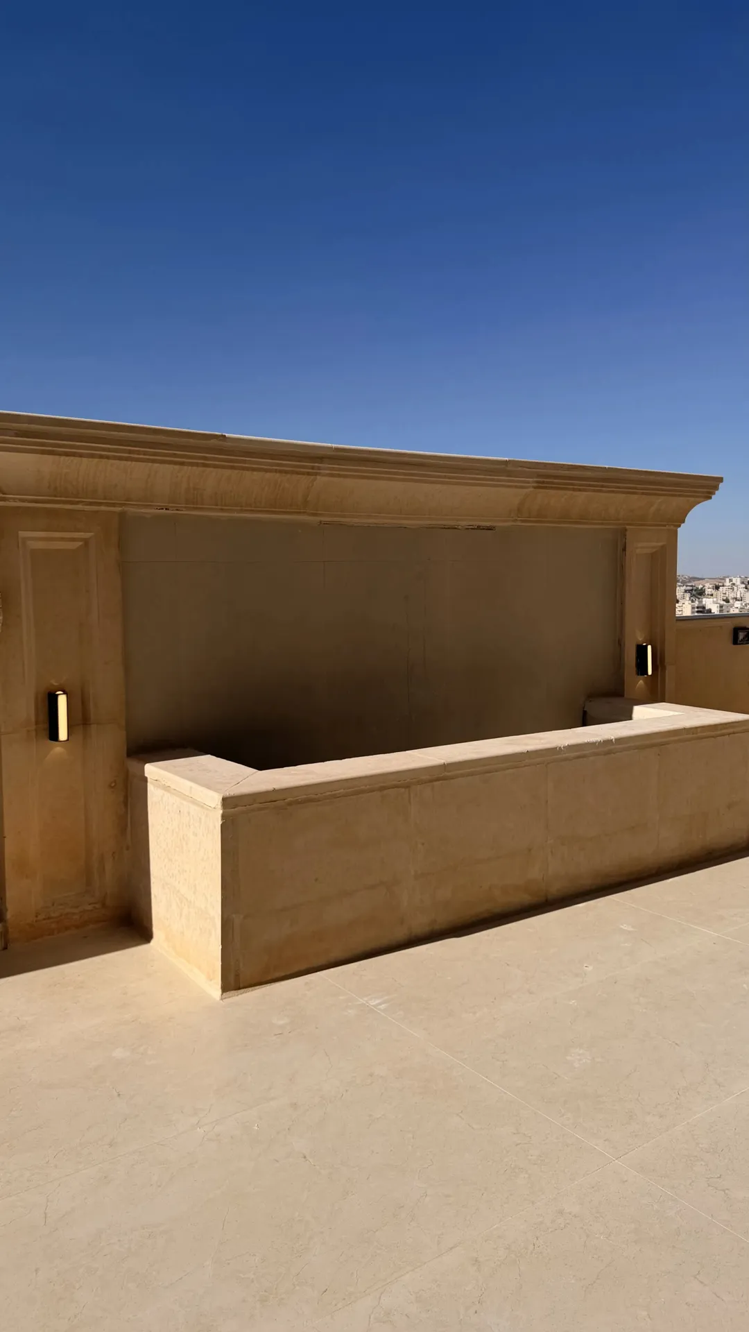 شقة أرضية فاخرة للبيع في الجبيهة – عمان