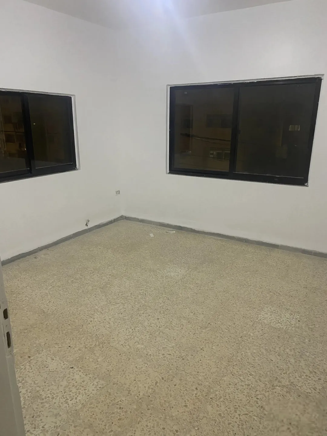 شقة سكنية مميزة للبيع في الطابق الثاني