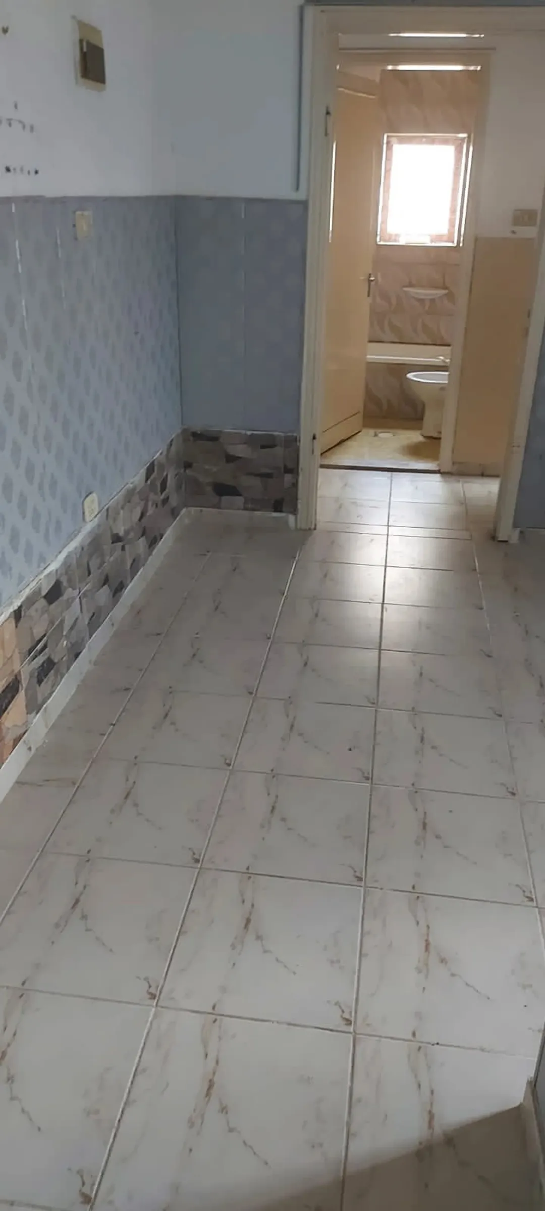 شقة صغيرة للبيع شمال اشارة الإسكان
