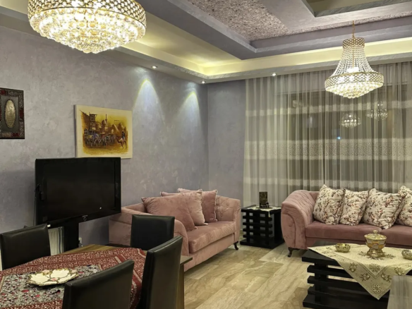 شقة فاخرة مفروشة للإيجار | ID 737357