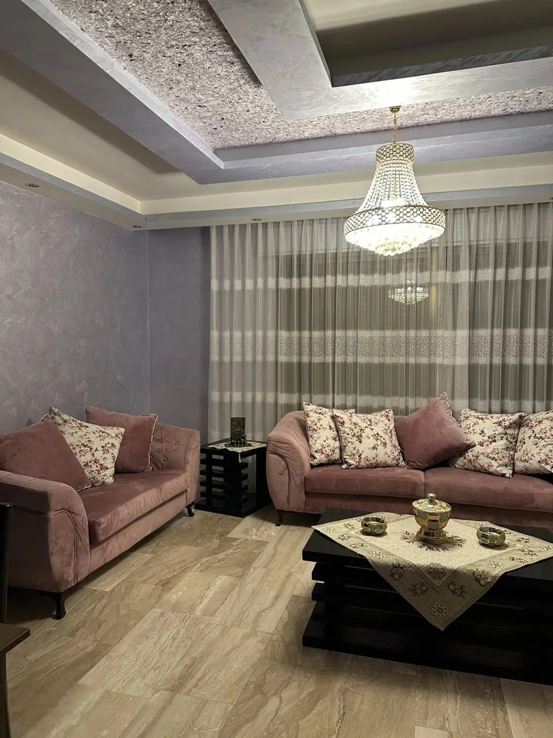 شقة فاخرة مفروشة للإيجار | ID 737357